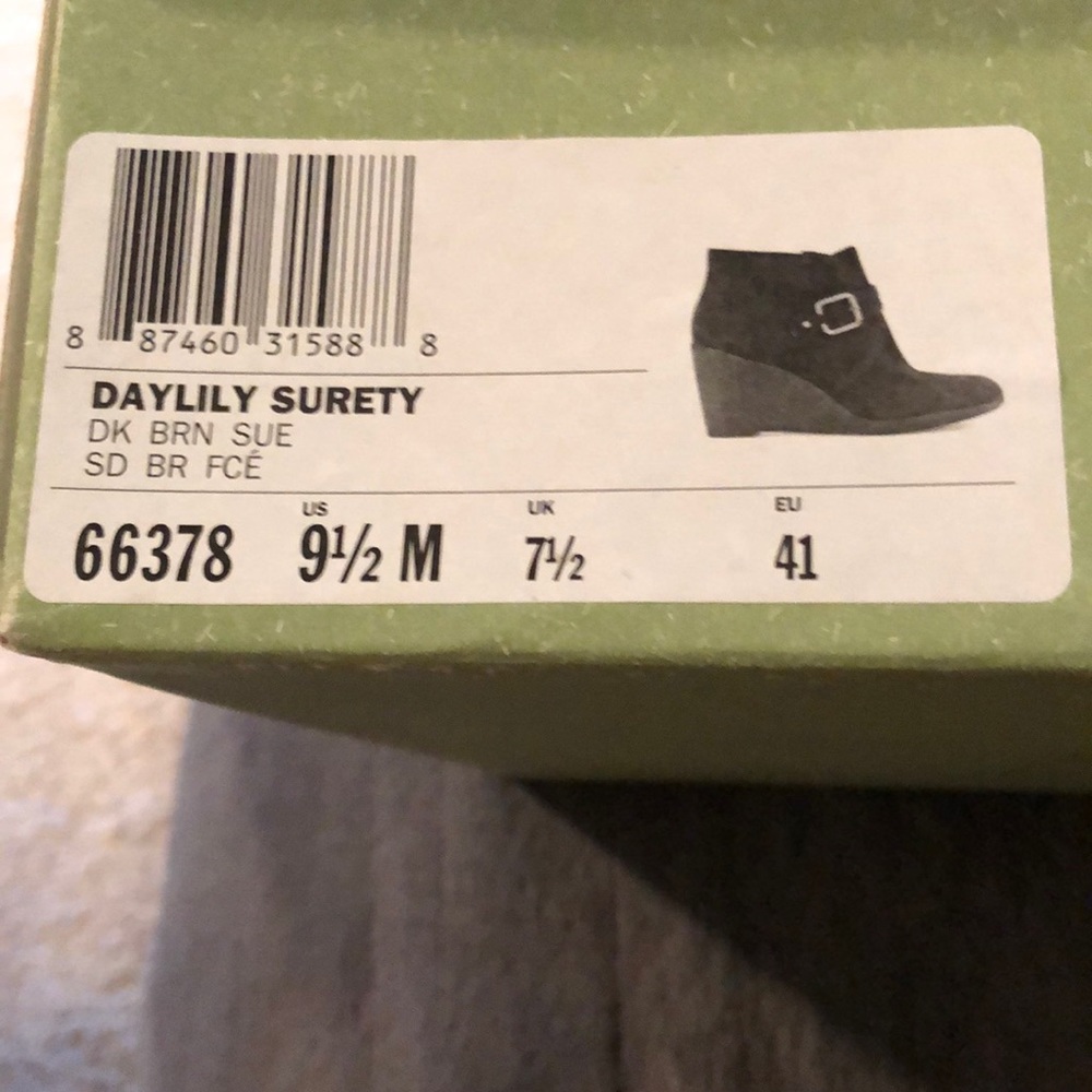 NWOT-Clark’s brown suede ankle boots 9.5m. - Picture 8 of 8